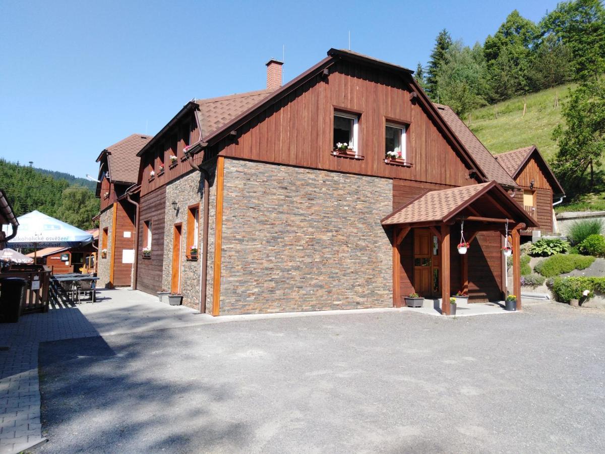 U Vesele Lisky Hotel Hutisko Bagian luar foto