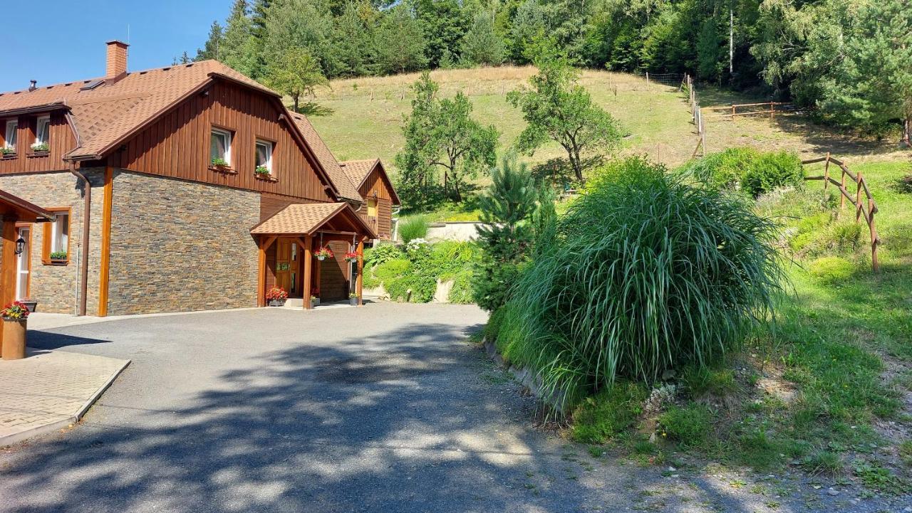 U Vesele Lisky Hotel Hutisko Bagian luar foto