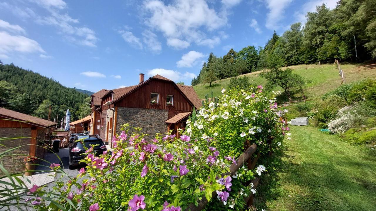 U Vesele Lisky Hotel Hutisko Bagian luar foto