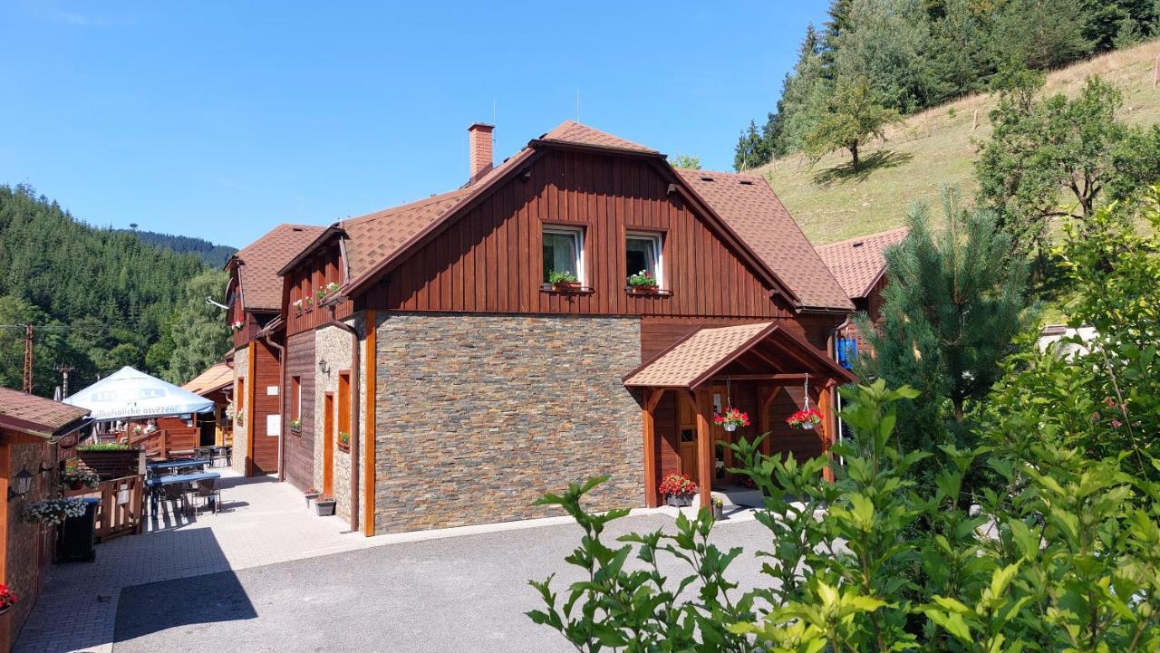 U Vesele Lisky Hotel Hutisko Bagian luar foto