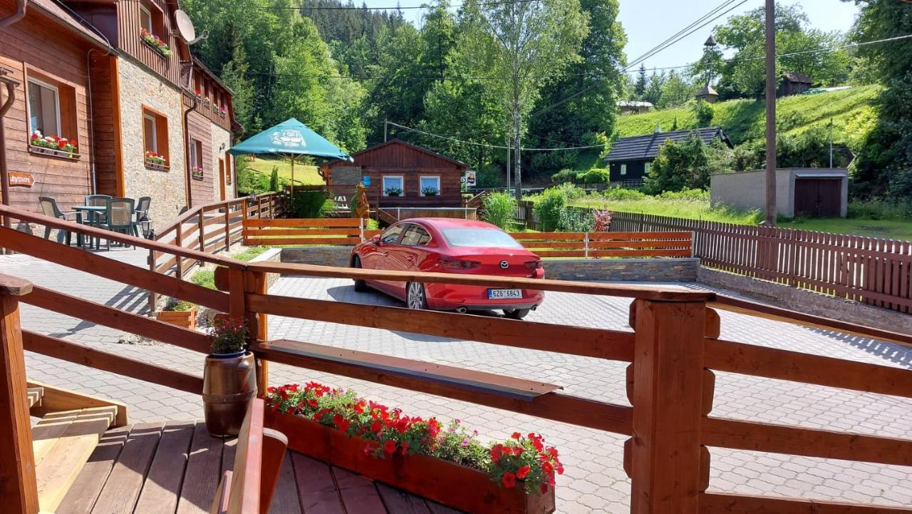 U Vesele Lisky Hotel Hutisko Bagian luar foto