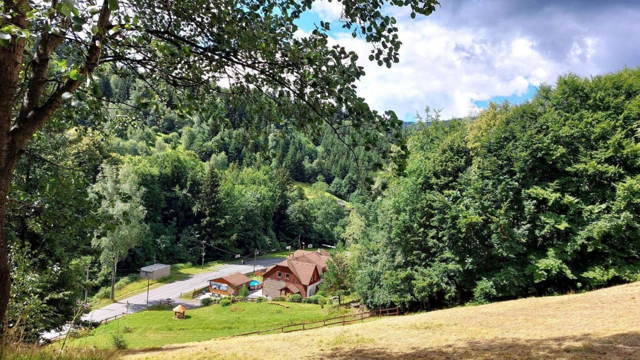 U Vesele Lisky Hotel Hutisko Bagian luar foto