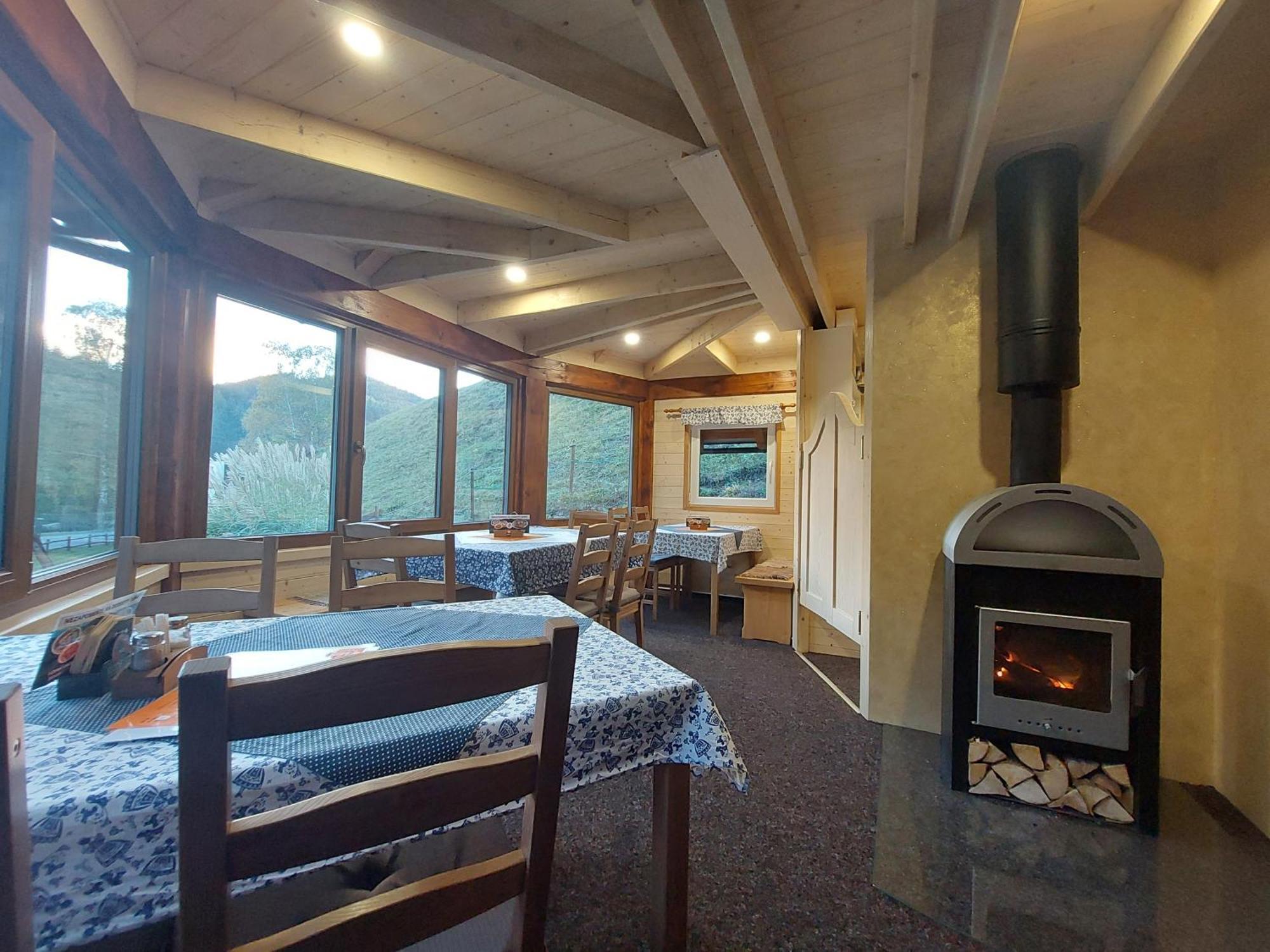 U Vesele Lisky Hotel Hutisko Bagian luar foto