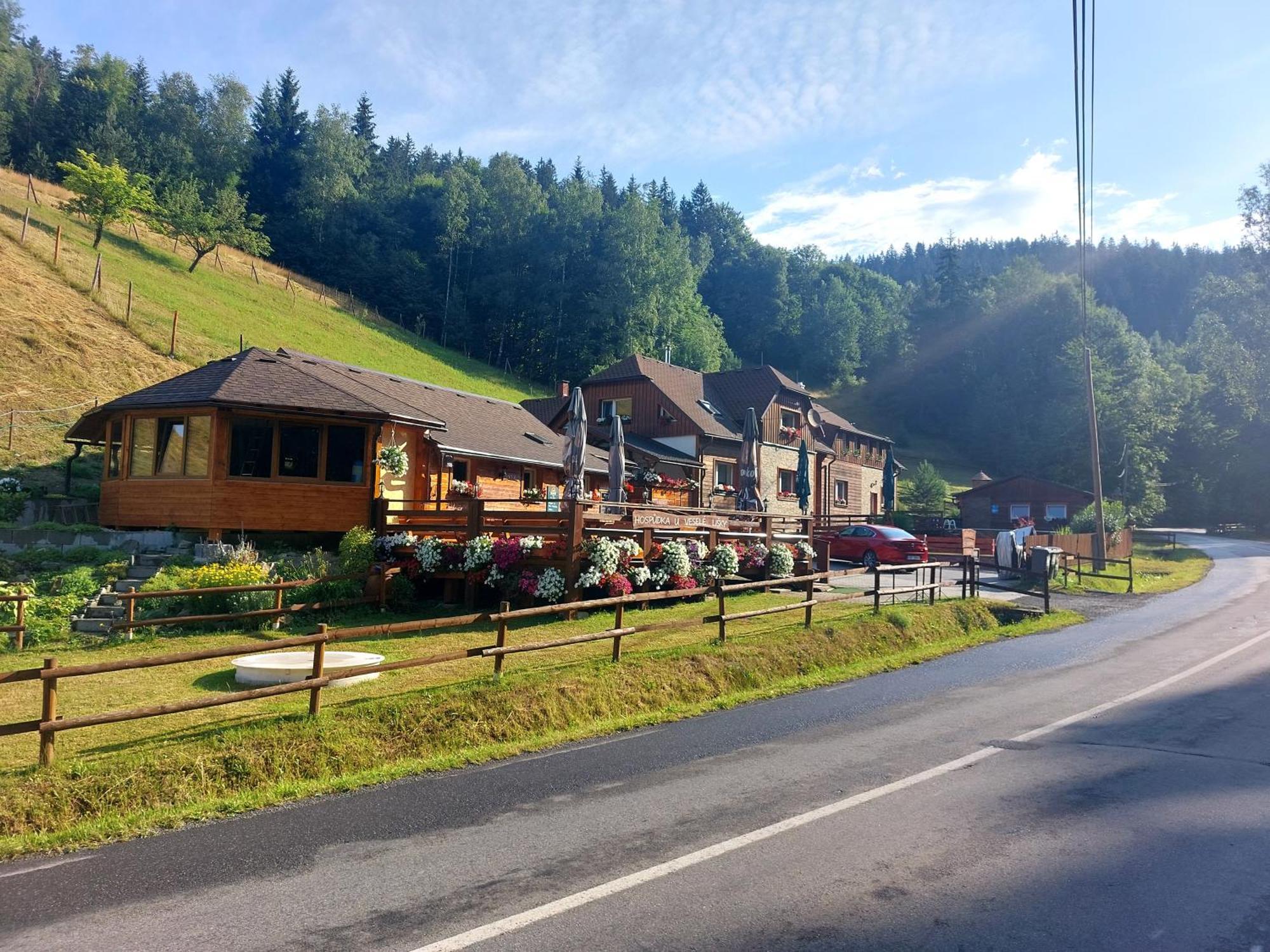 U Vesele Lisky Hotel Hutisko Bagian luar foto