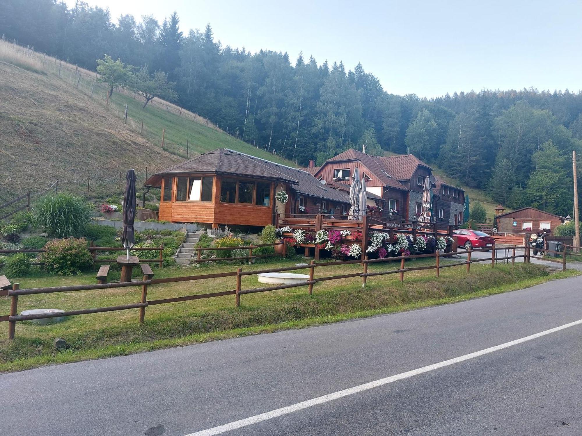 U Vesele Lisky Hotel Hutisko Bagian luar foto