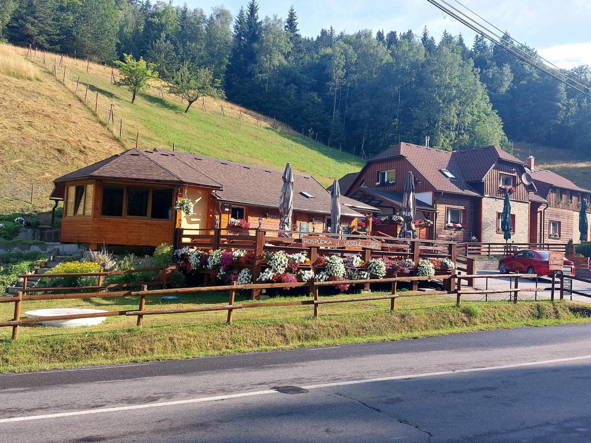 U Vesele Lisky Hotel Hutisko Bagian luar foto